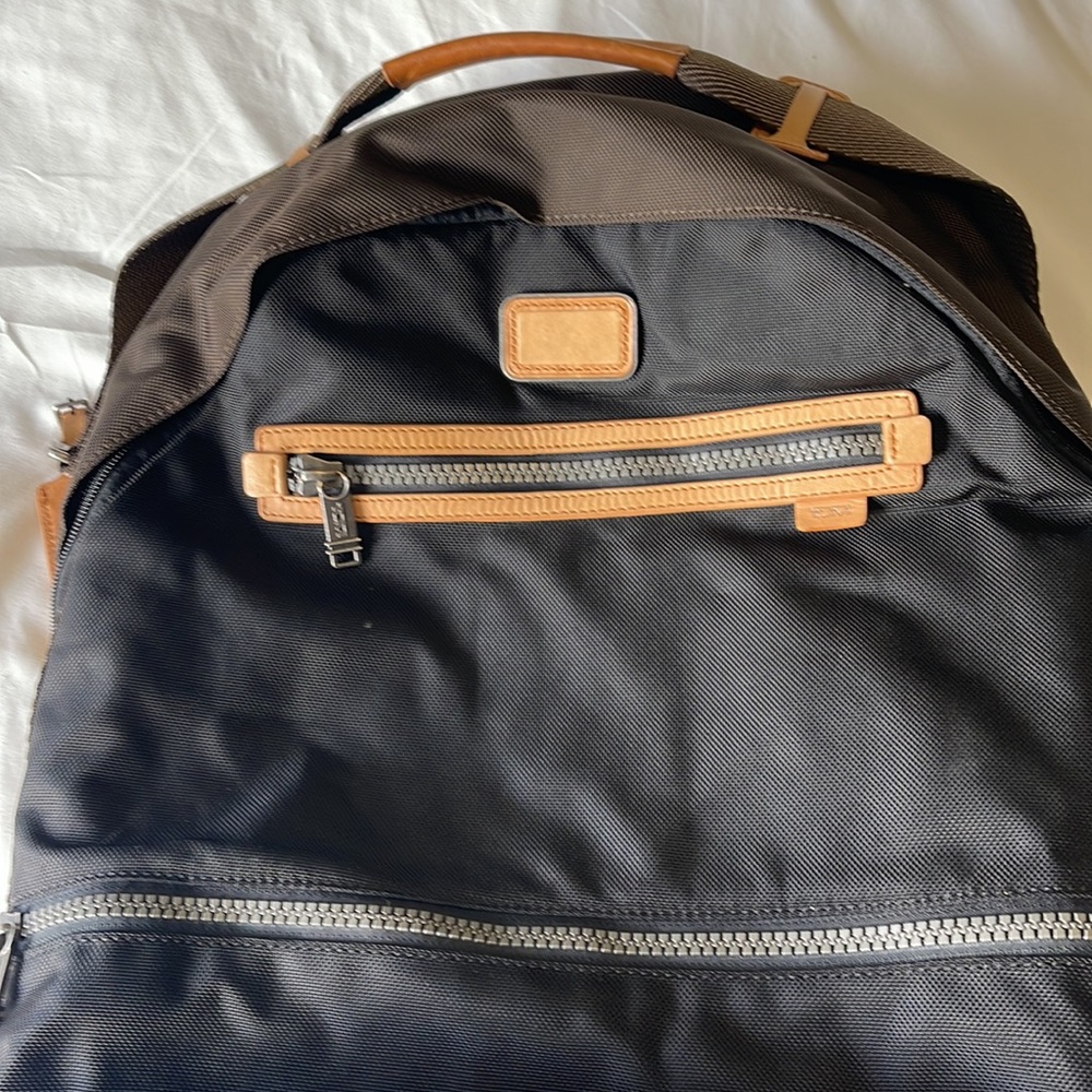 Great Tumi Backpack. Amazing color. - Picture 2 of 4